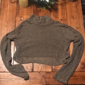 Urban Outfitters sweater Crop top Size L